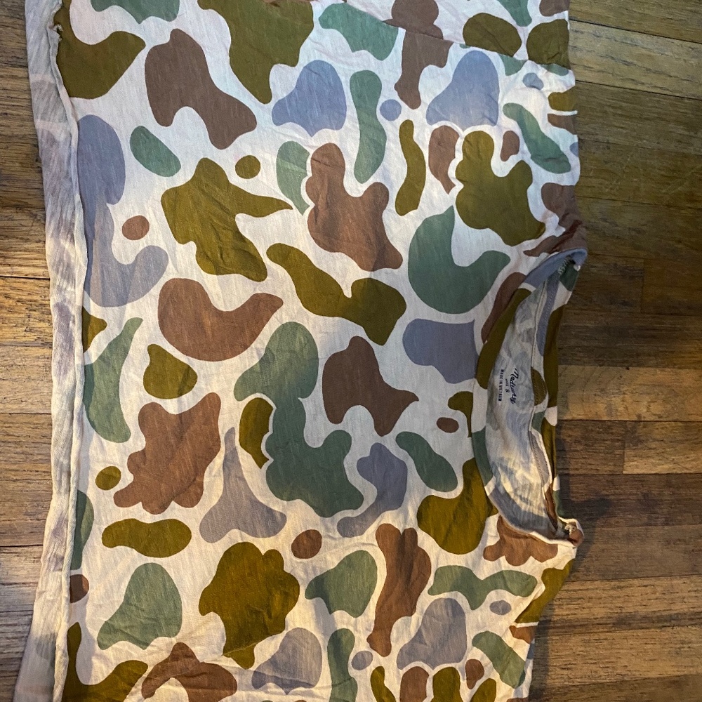 comfy camo cropped t-shirt.